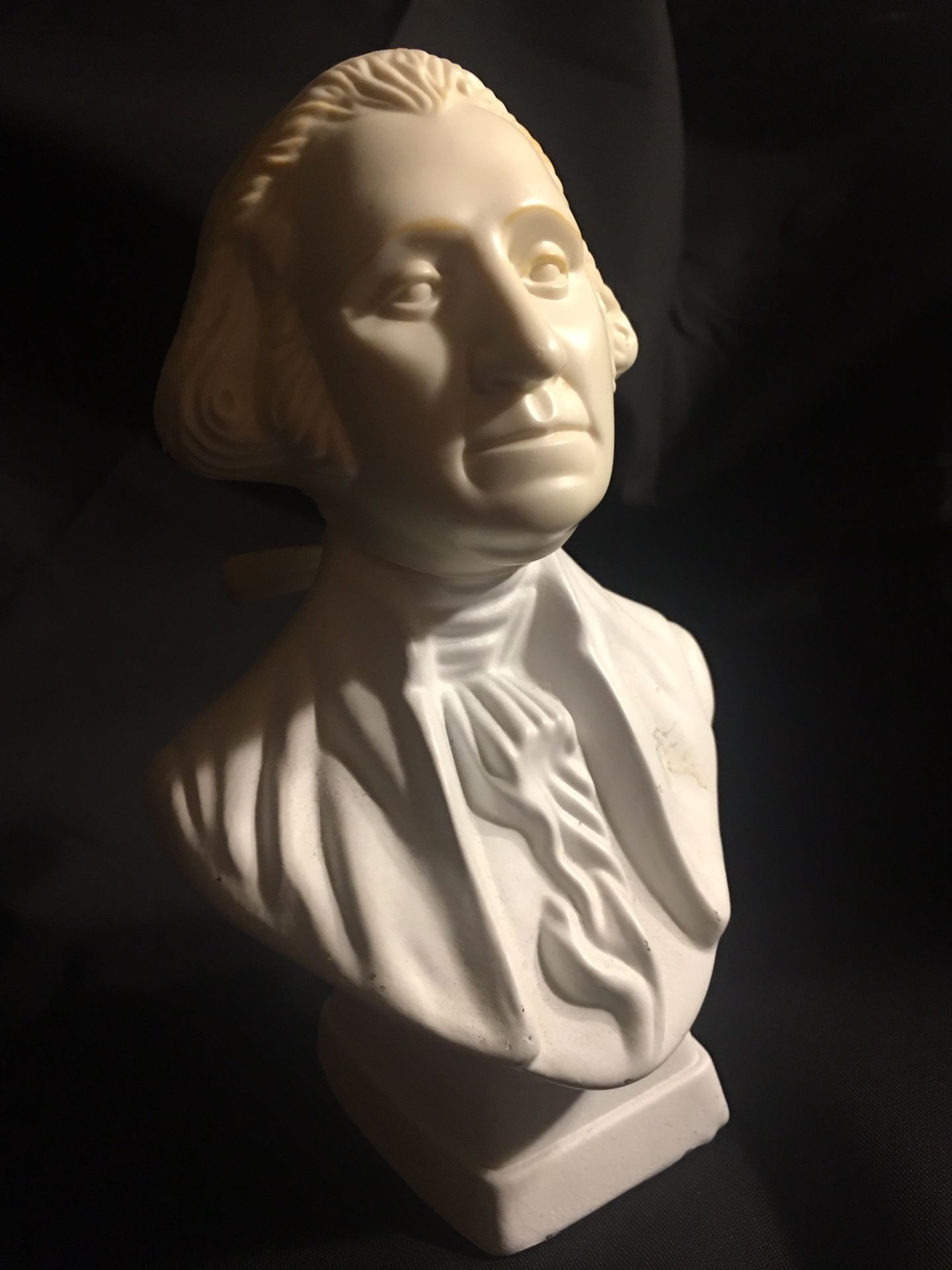 BUST OF PRESIDENT WASHINGTON from Avon, BRAND NEW IN BOX
