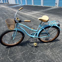 Huffy 26” Nel Lusso Baby Blue Beach Cruiser Bike Bicycle! Great condition! 