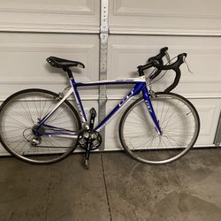 GT series Four Road Bike Size Small