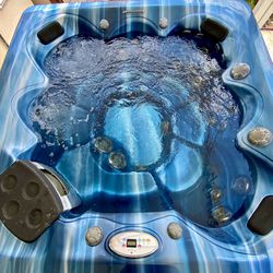 Hot Tub - Master Spas *** Local Delivery Includes***