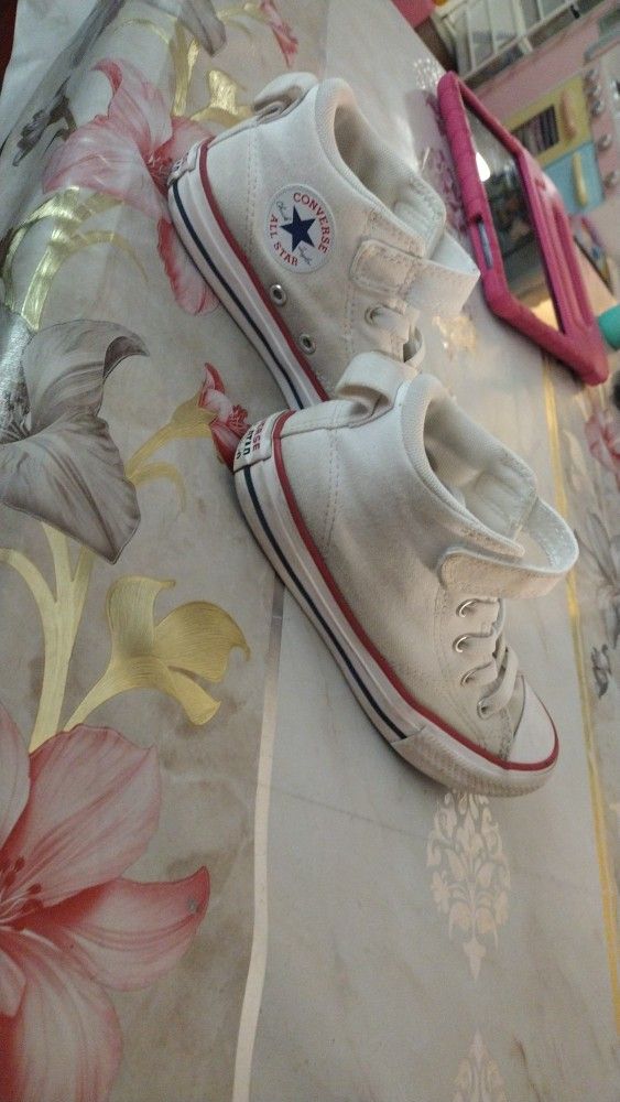 Converse Girl