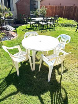 White Plastic Dining Set Table And 4 Chairs