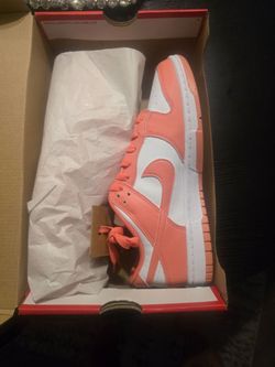 Woman nike dunks