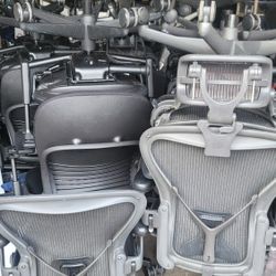 Herman Miller Aeron And Steelcase Leap V2 Office Desk Gaming Chairs 