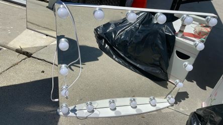 Vanity mirror