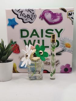 Marc Jacobs 

 Mini Daisy Wild Eau de Parfum Duo Gift Set

1 fl 
.33 fl ⭐️