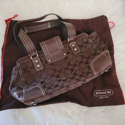 2009 Coach Hamptons Signature 