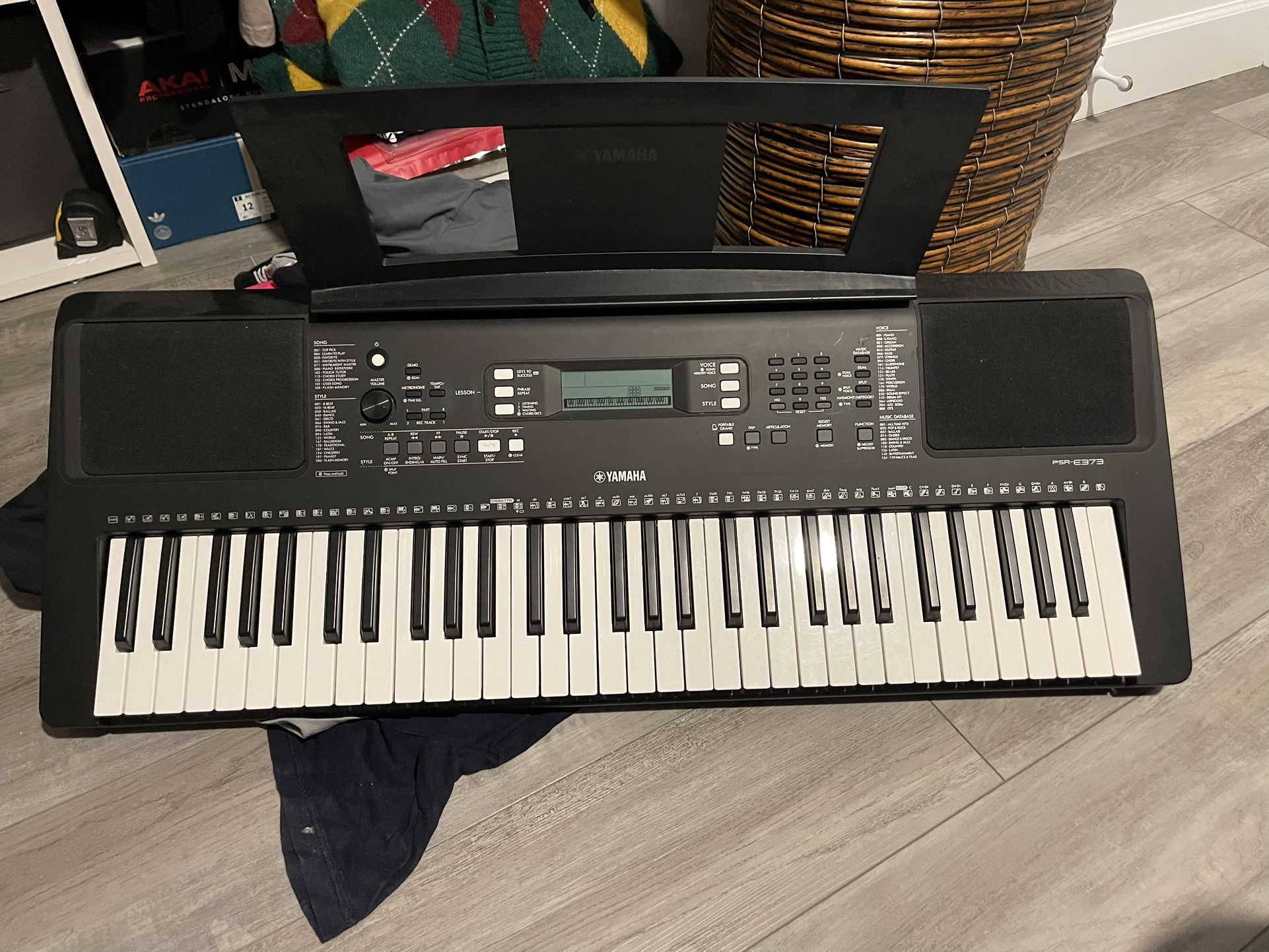 Yamaha PSRE373 Piano