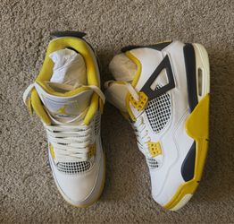 Jordan 4 sulfurs men’s 9.5 brand new!