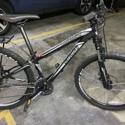 Specialized Hardrock. 21 Speed Xsmall Lightweight Aluminum Frame With Mechanical Disc Brakes 