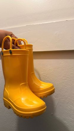 Toddler boots.