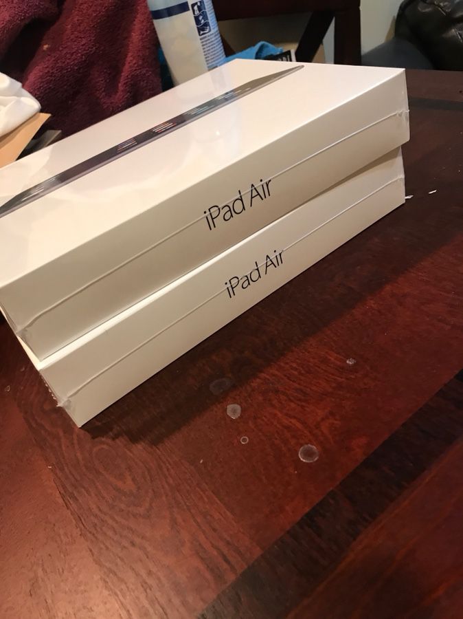 iPad Air 2 16 Gb 250$$ each 400$ for both .