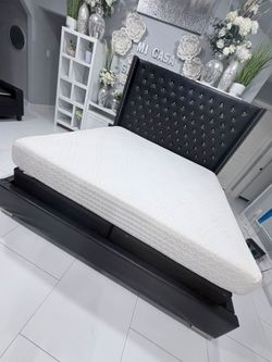 King bed frame with matress.  I CAN DELIVERY FOR EXTRA FEE