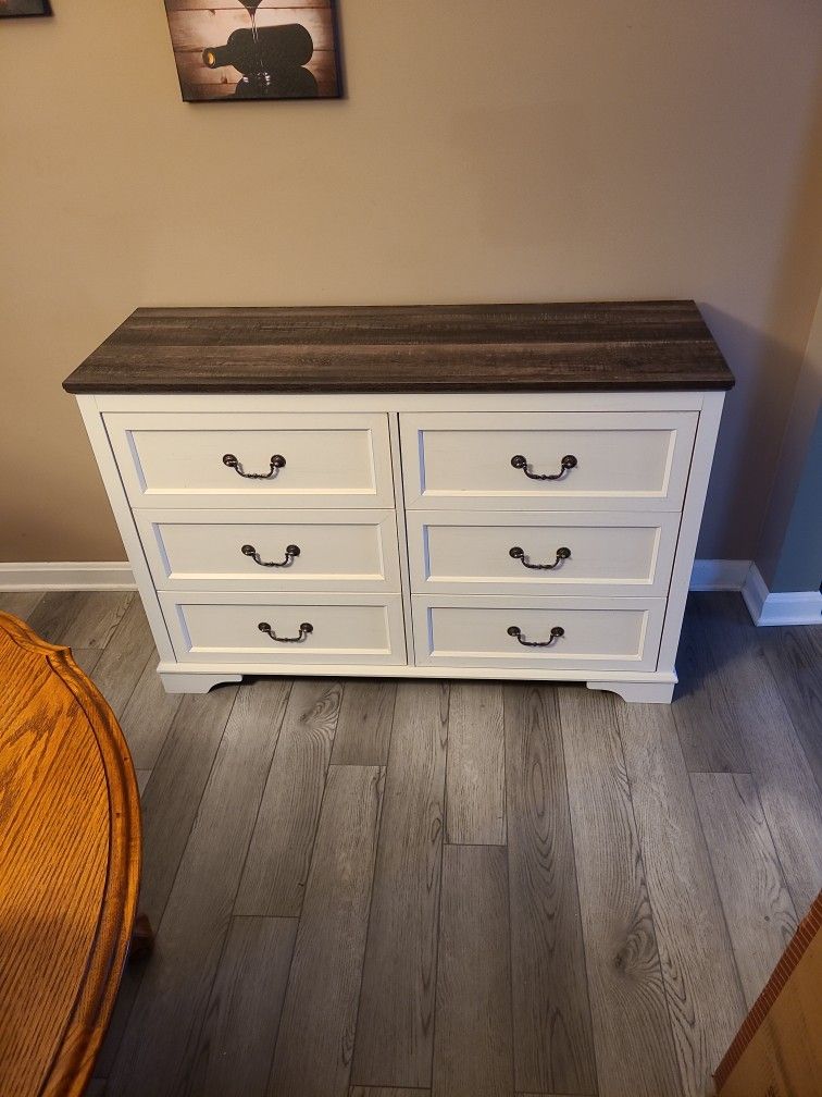 Dresser