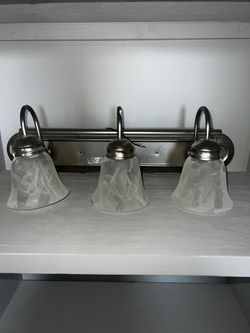 Traditional 3-Head Vanity Lights