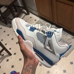 Jordan 4s