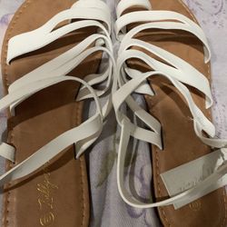 Pretty White  Flat Sandals 