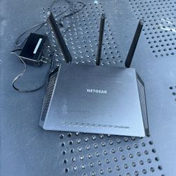 Netgear Nighthawk AC1900 WiFi Router (R7000)  Nighthawk Dual-Band WiFi Router, 1.9Gbps
