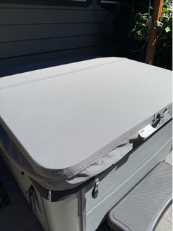 Nearly new HOT TUB COVER $100