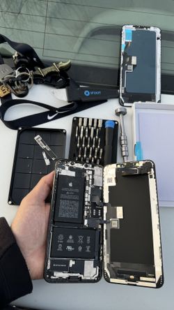 iPhone Screens Repaired Here! 🛠️