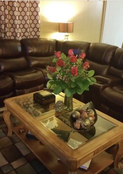 LOVELY COFFEE TABLE AND END TABLE SET