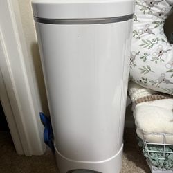 Munchkin Diaper Pail