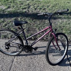 GIANT BOULDER MOUNTAIN BIKE 26” wheels bicycle