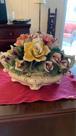 Household Decor. Capidemonte Flower Arrangement