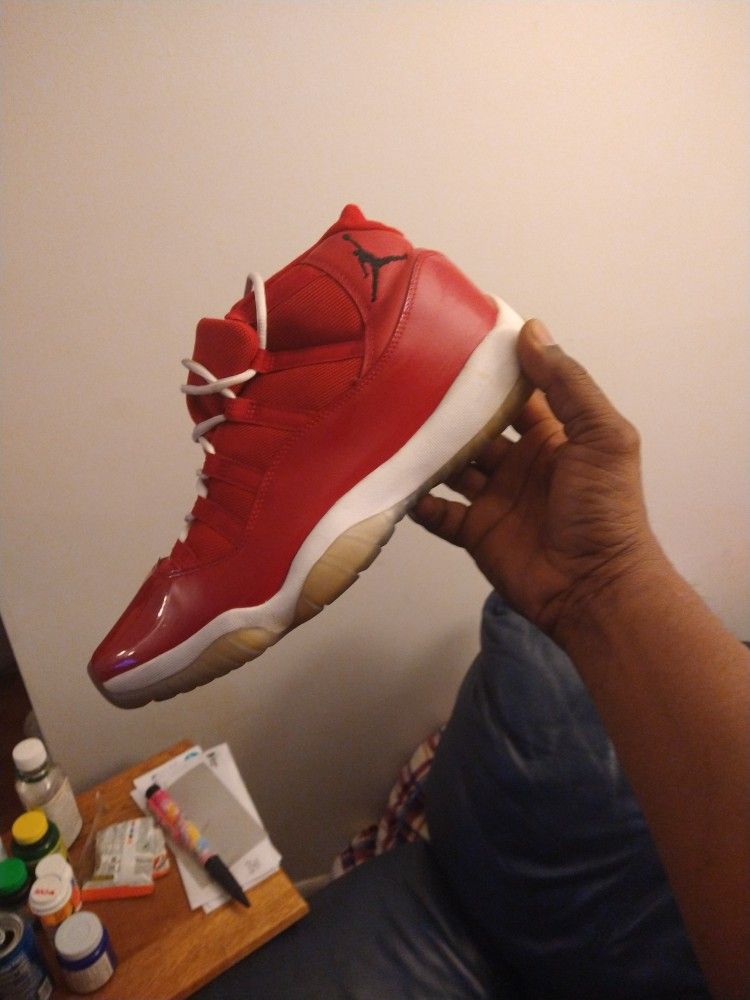 Jordans Retro 11 Red Size 12
