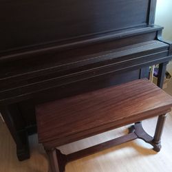 C.C. Harvey Co. Piano