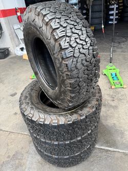 LT 265/75/R16 marca BFGOODRICH las 4 llantas usadas instaladas y balanceadas