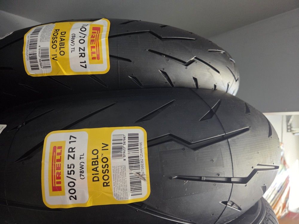Pirelli
Pirelli Diablo Rosso IV Tires Front 120/70ZR17 58W/ rear200/55ZR17 78W 