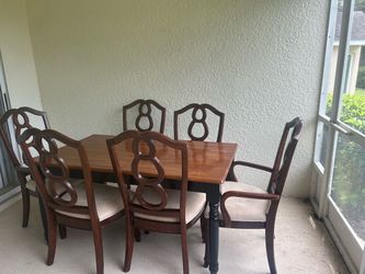 Dining room table and 6 chairs