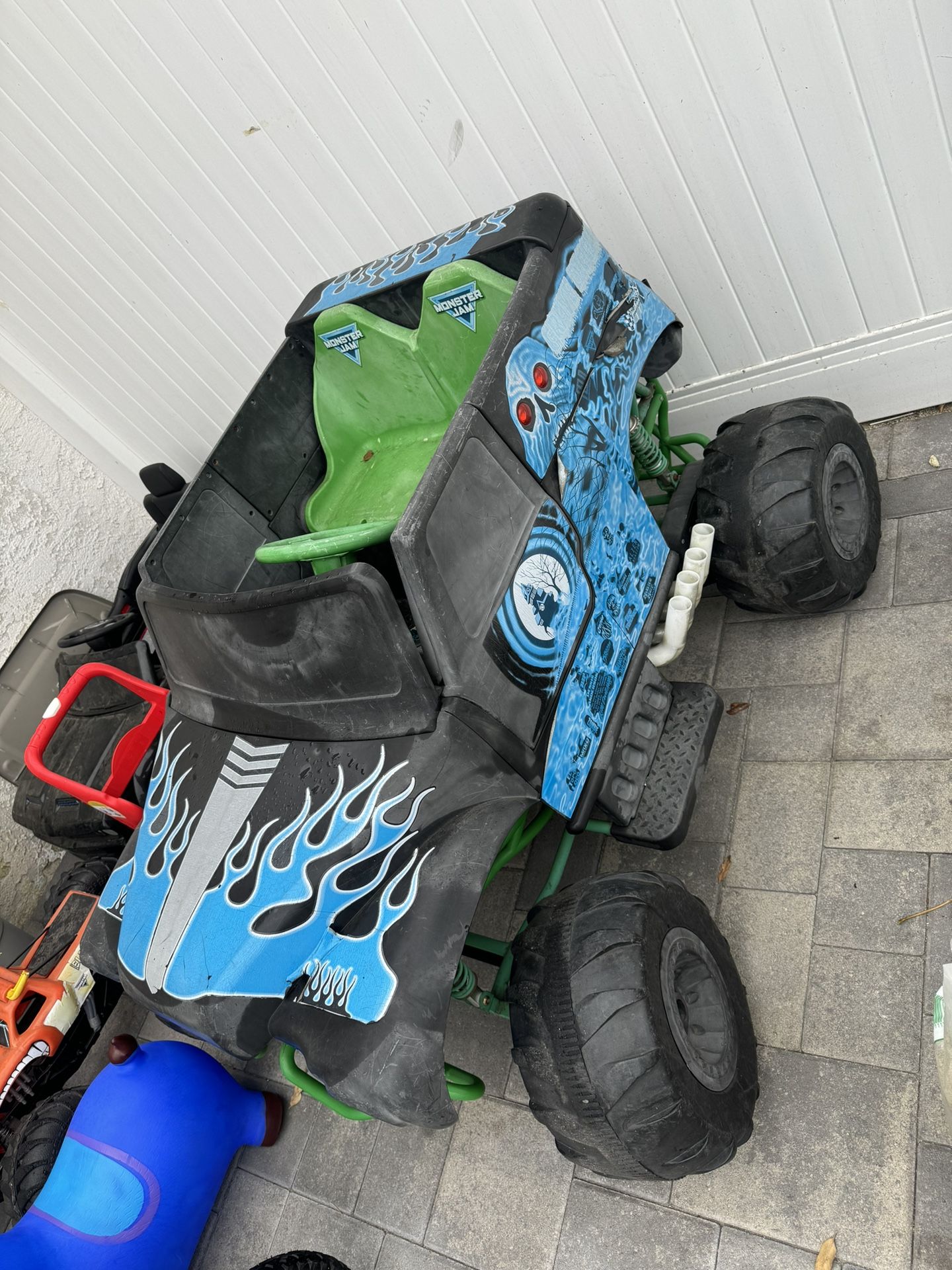 Grave Digger Power wheel 24v