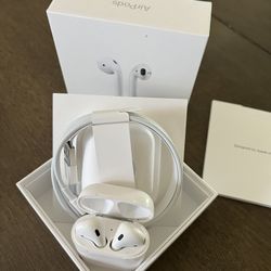 Apple Earbuds 2nd Gen With Charging Case