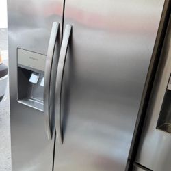 Refrigerator 33” Wide  Frigidaire 2 Door 