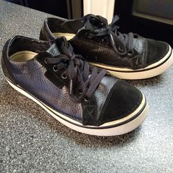 CROCS LEATHER  TENNIS. SHOES.  SOLES LIKE NEW CONDITION 