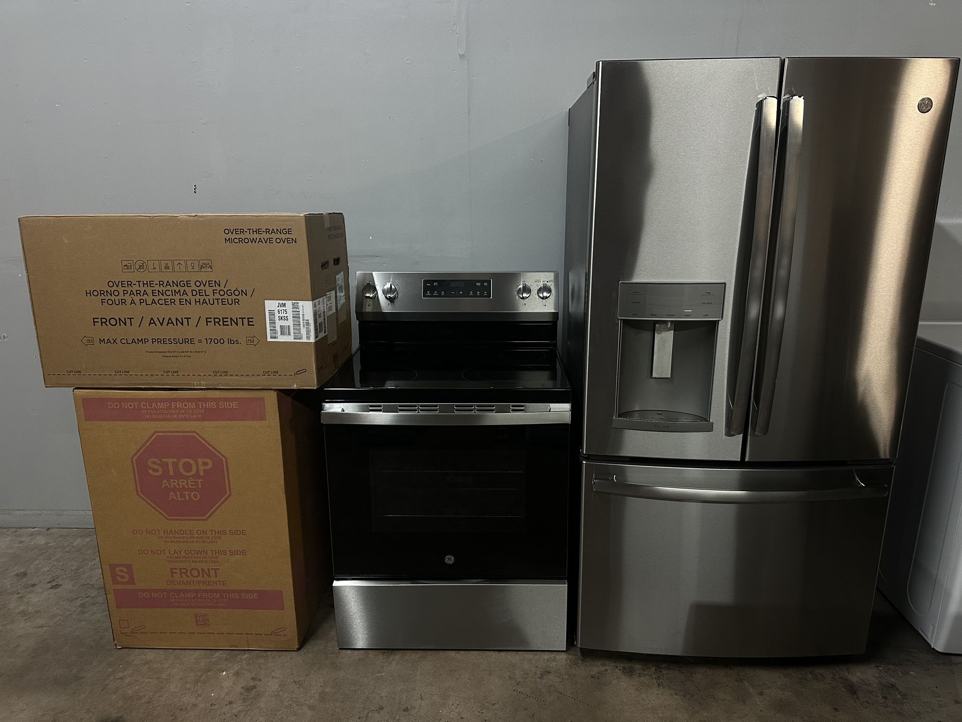 BEAUTIFUL GE STAINLESS STEEL KITCHEN APPLIANCE SET LIKE NEW
