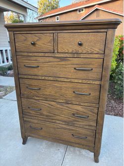 Solid Wood 6 Drawer Dresser Chest of Drawers Furniture Excellent Condition