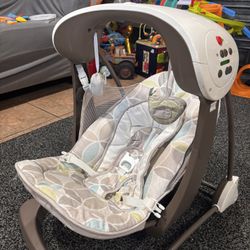 Baby swing Fisher Price 