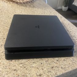 Playstation 4 Slim 