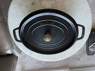 STAUB Oval LA COCOTTE 5.75 QT Brand New Matte Black