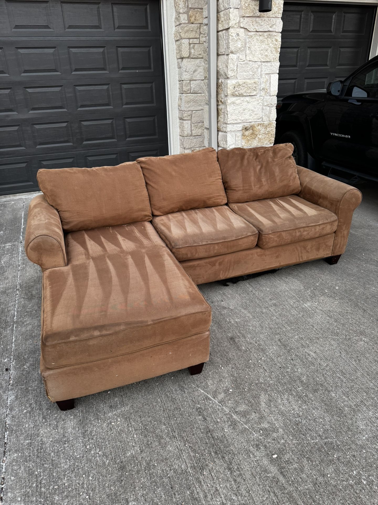 DELIVERY AVAILABLE Brown sectional In Great Shape!