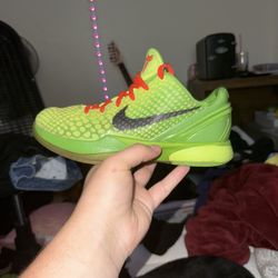kobe grinch SZ 4.5 y 