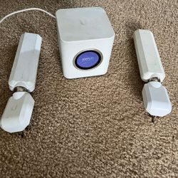 AmpliFi HD Mesh Router + 2 Mesh Points - Seamless Wi-Fi Coverage!