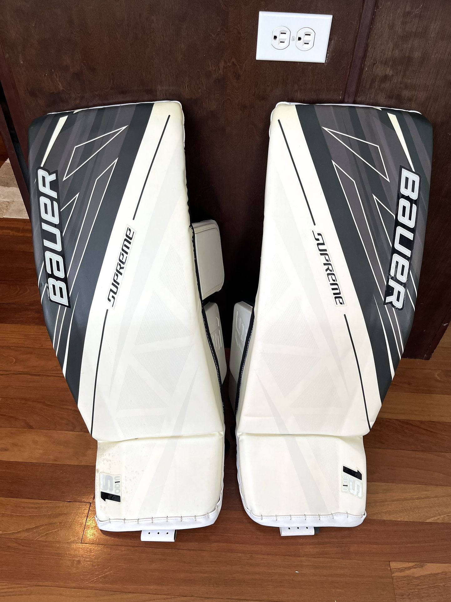 Ice Hockey Goalie Leg Pads for Sale in San Diego, CA - OfferUp