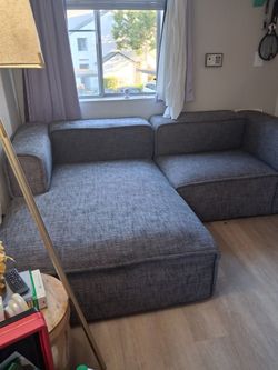 CILLON  GRIS 2 PIESAS .EN BUEN ESTADO LINPIO./ A GRAY SOFA IN GRAY GOOD CONDITION CLEAN ,
