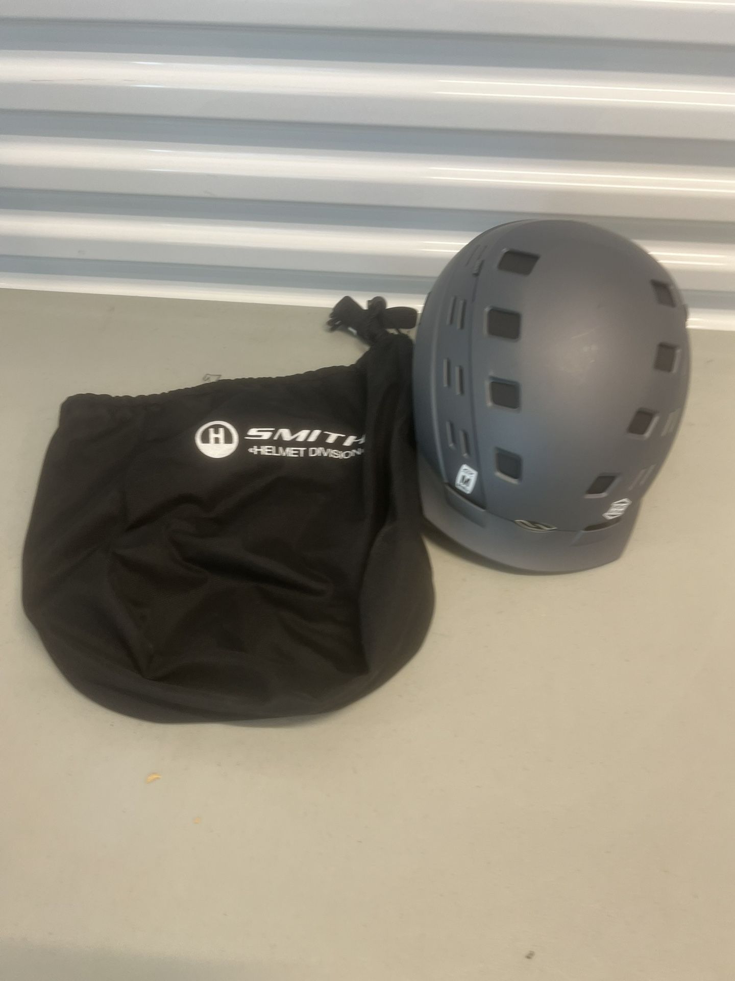 SMITH HELMET VARIANT BRIM SKI SNOWBOARD MEDIUM 55-59 cm Minor Imperfection Read. Overall the helmet is in great cosmetic condition. What I do notice i