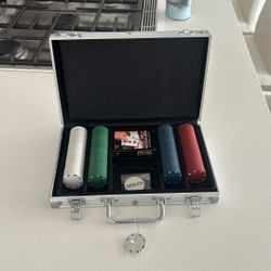 Poker Set 200 Chips With Case, Cards, Dealer And Blind Chips