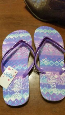 Justice flip flops, New , size 7-8